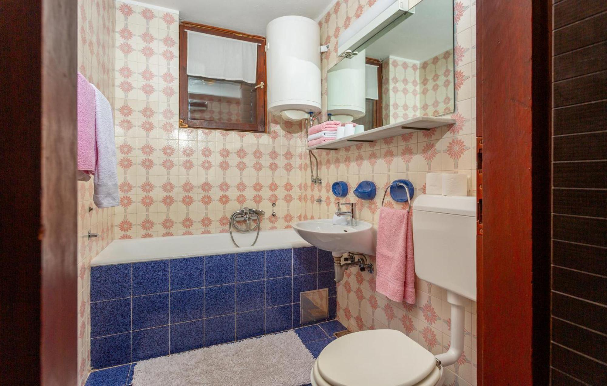 3 Bedroom Stunning Apartment In Krk Krk Town Dış mekan fotoğraf