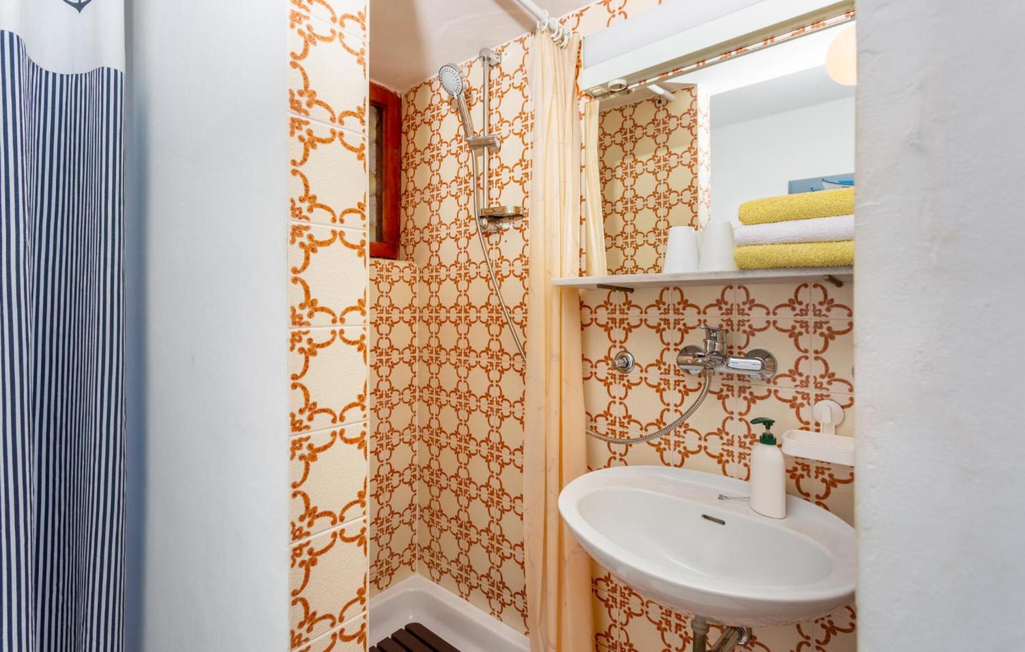 3 Bedroom Stunning Apartment In Krk Krk Town Dış mekan fotoğraf